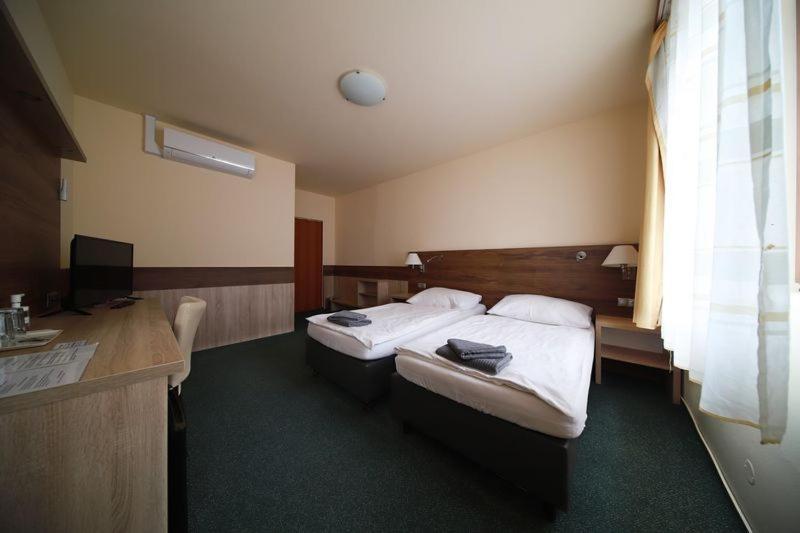 Pension Harmonie -Self Check-In Kolin Exterior photo